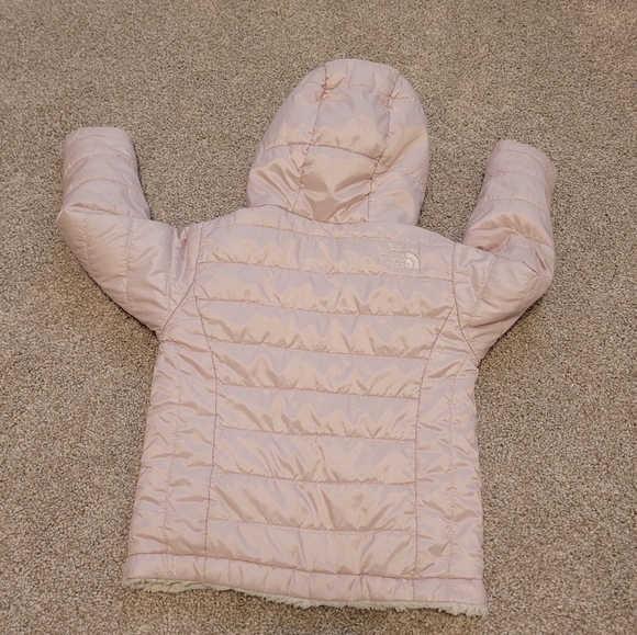 The North Face Kids Reversible Pink Fuzzy Zip Up Hooded Jacket Size 2 - Picture 2 of 7